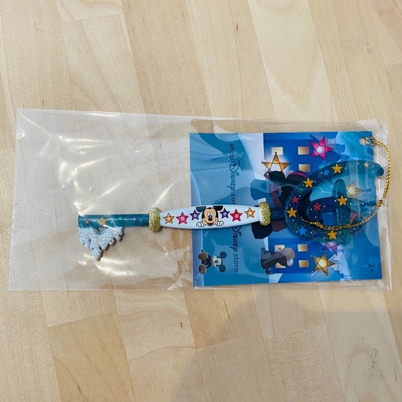 Disney Other - Disney Christmas Key - Collectible Item NWT